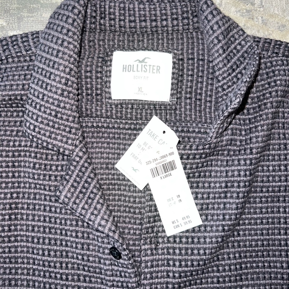 Hollister Men's Gray Shirt